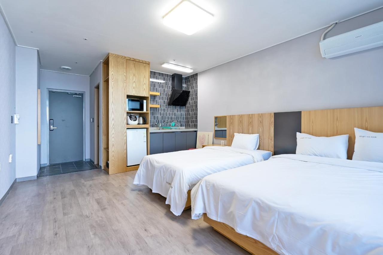 Gold Beach Resort Yeosu Esterno foto