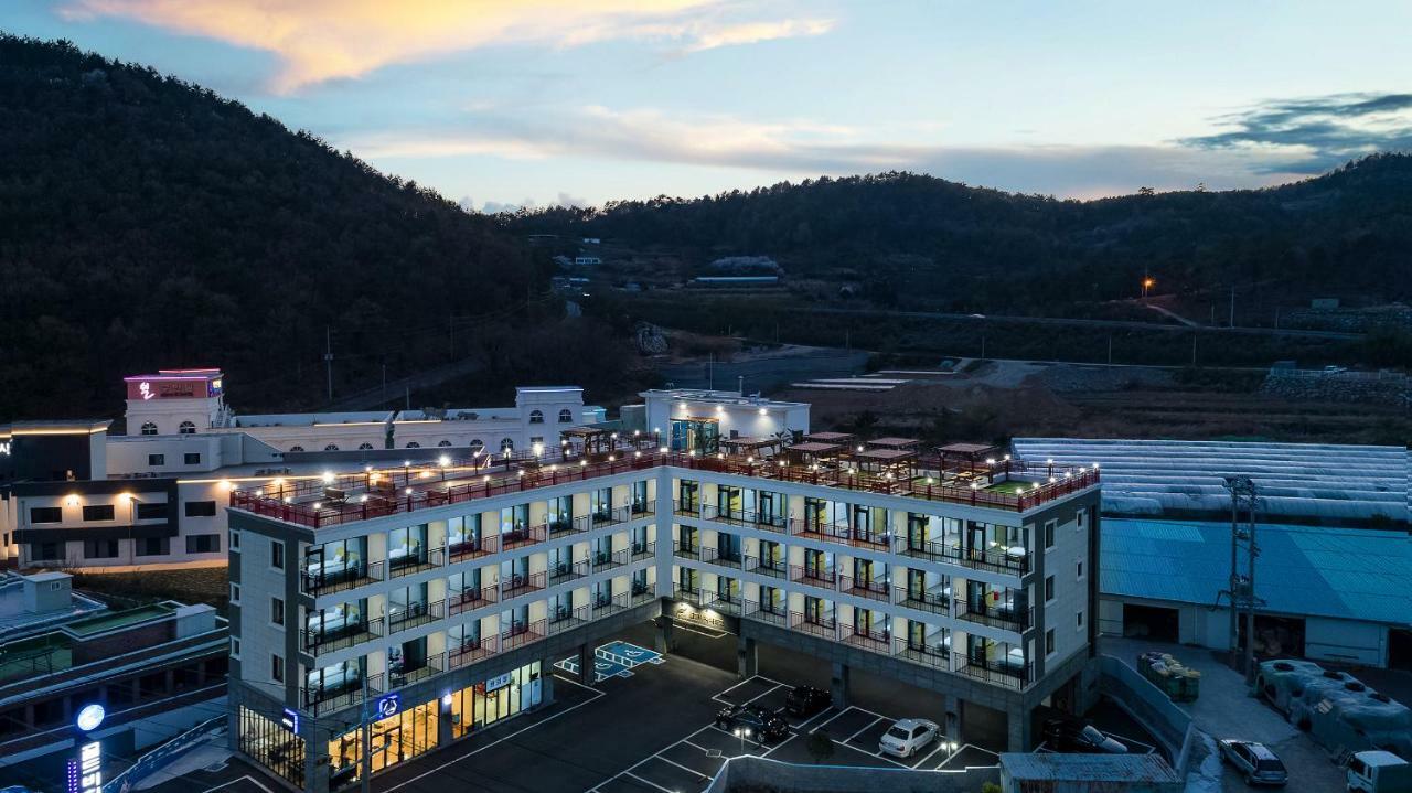 Gold Beach Resort Yeosu Esterno foto